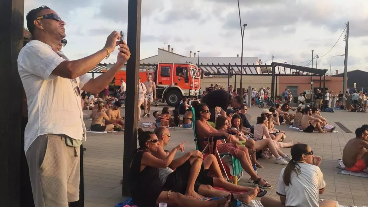 Y en Puçol se hizo de noche y la gente aplaudió: "¡Pero qué pasada, no me creía lo del eclipse!"