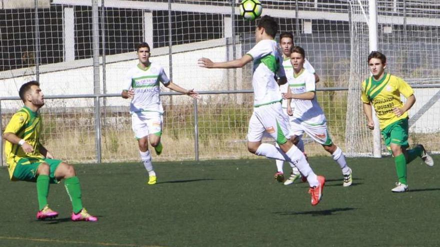 Un lance del partido jugado ayer en Os Remedios. // Jesús Regal