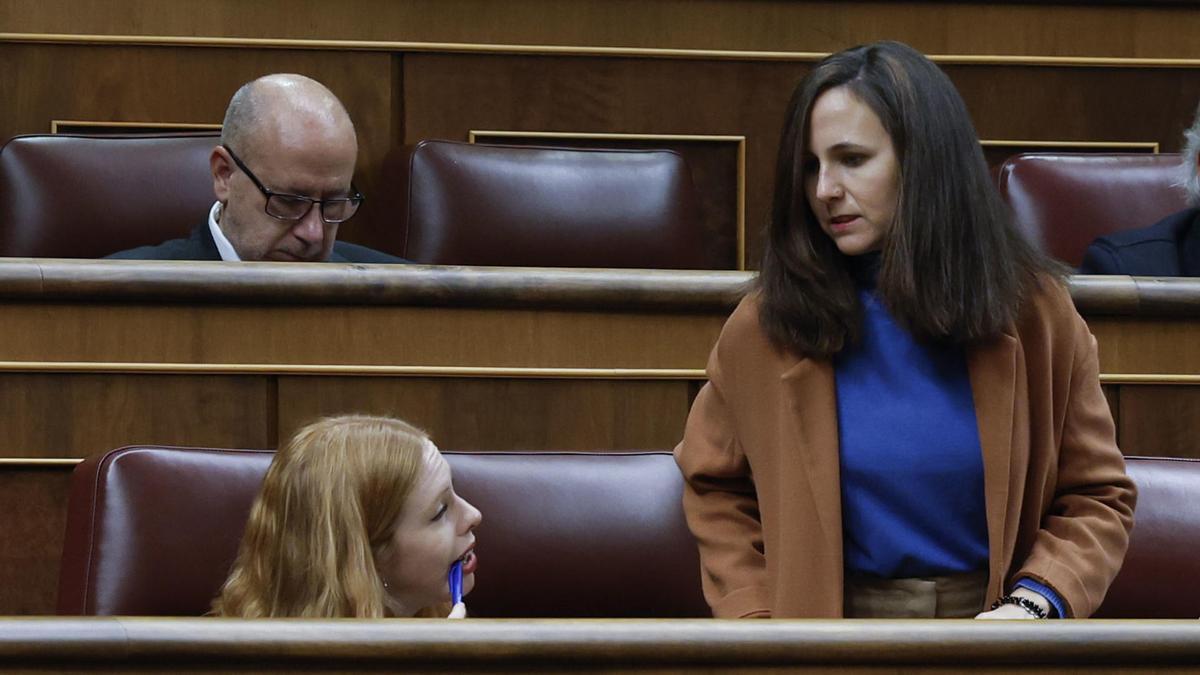 Las diputadas de Podemos Ione Belarra y Lilith Verstrynge en la sesión de control al Gobierno.