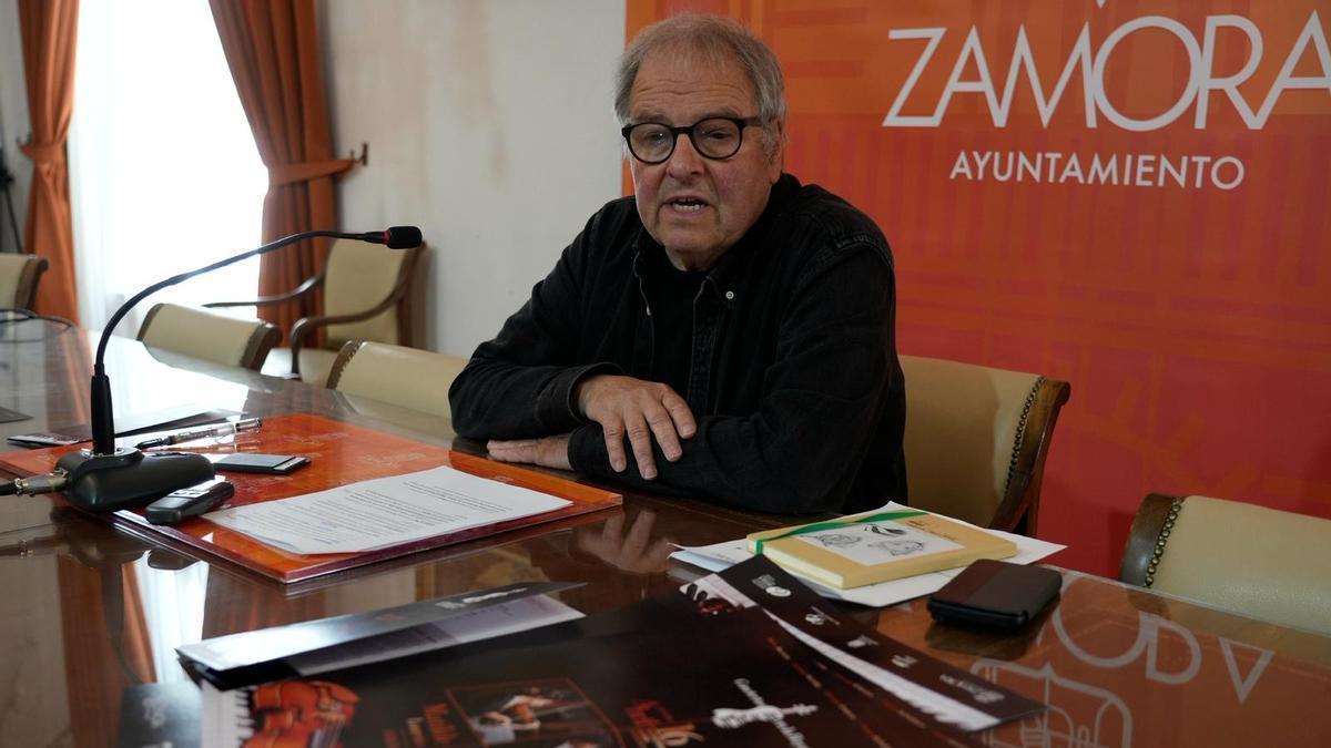 El concejal de Turismo durante la rueda de prensa.