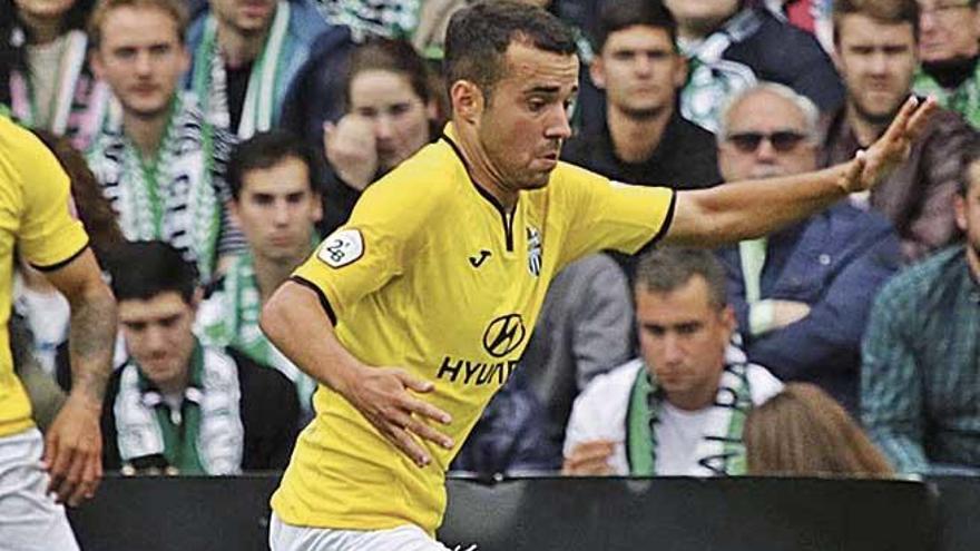 Rovirola, durante el partido contra el Racing de Santander.