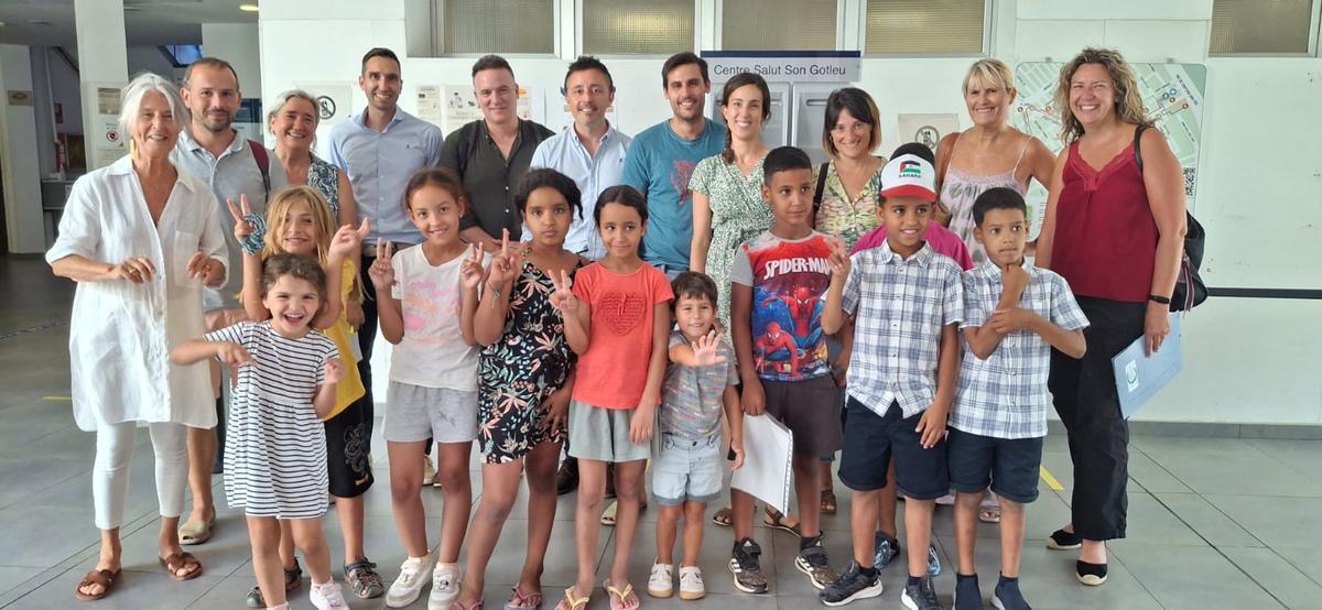 Los niños saharauis que han pasado los exámenes médicos esta tarde en el centro de salud de Son Gotleu.