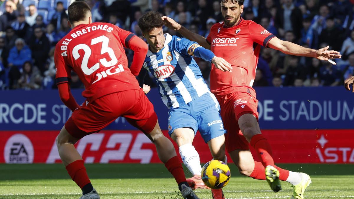 Javi Puado, en una acción durante el partido contra Osasuna.