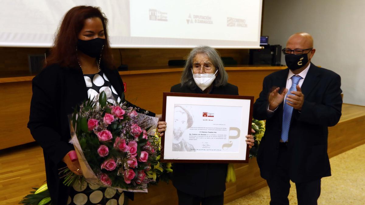 María Inés Pradilla, nieta del pintor, recoge el título de hijo predilecto.