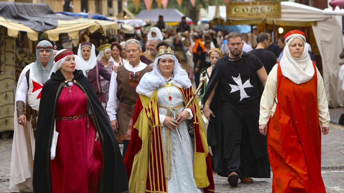 El mercado medieval del 9 d'Octubre abre sus puertas en Sagunt