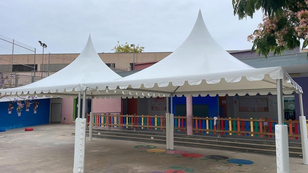 Jaimas instaladas en el CEIP Josefina Aldecoa de Rincón de la Victoria.