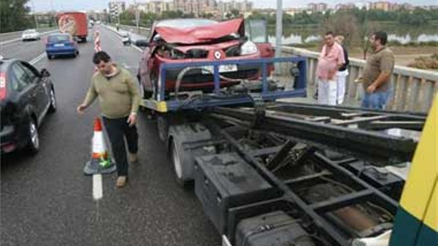 Colisión de siete coches en un puente de Badajoz