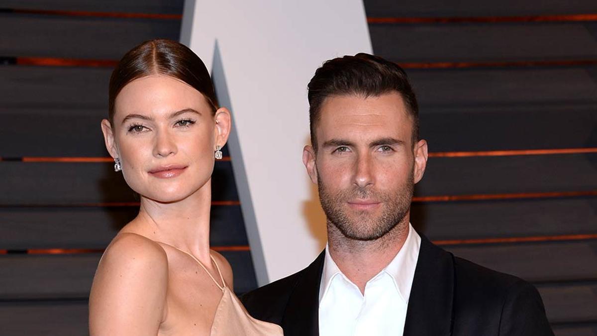 Adam Levine y Behati Prinsloo en la fiesta Vanity Fair en Los Angeles