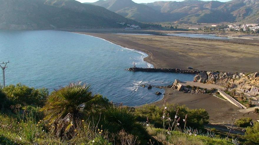 Estas son las playas con bandera negra de la Región