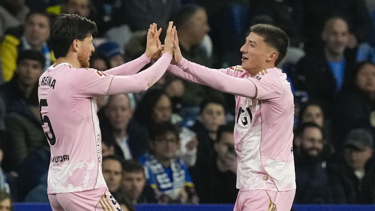 Oviedo's midfielder Alberto Reina (L) celebrates with teammate Thiago Fernandez (R) after scoring the 0-1 goal during the LaLiga soccer match between RCD Espanyol and Real Oviedo at RCDE Stadium in Barcelona, Spain, 09 March 2026. EFE/Enric Fontcuberta