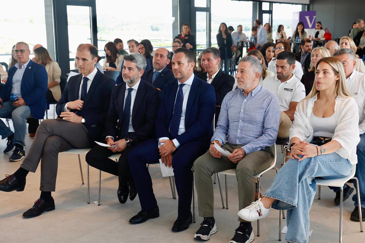Jorge Martínez Aspar, entre los muchos asistentes