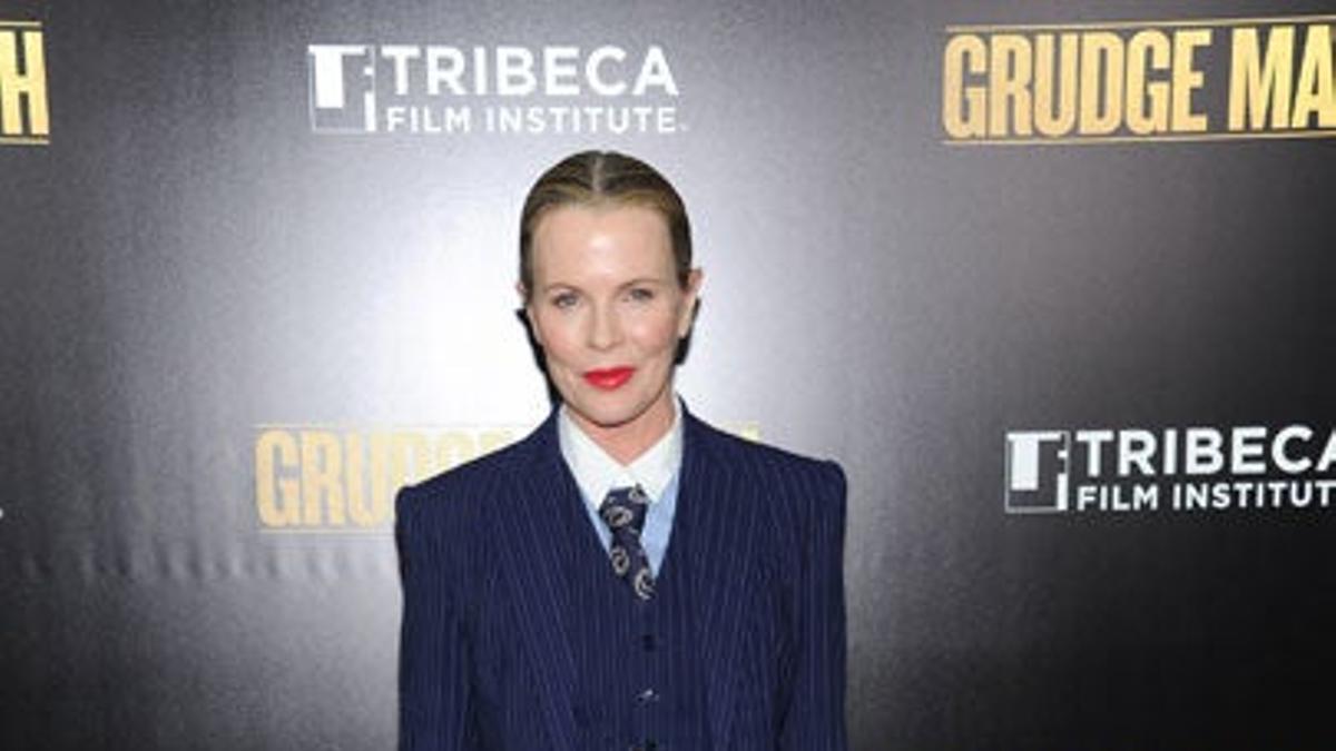 El look masculino de Kim Basinger