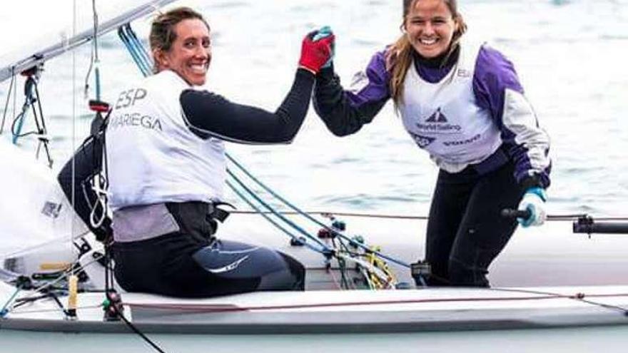 Sofía Toro y Ángela Pumariega, en aguas helenas.