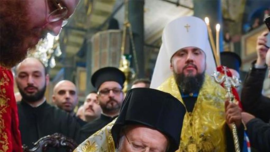 Los ortodoxos de Ucrania rompen con el Patriarcado de Rusia