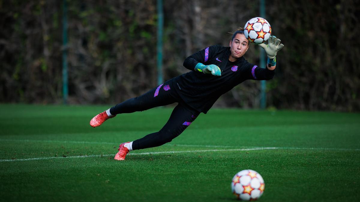 Cata Coll, durante un entrenamiento con el Barcelona.