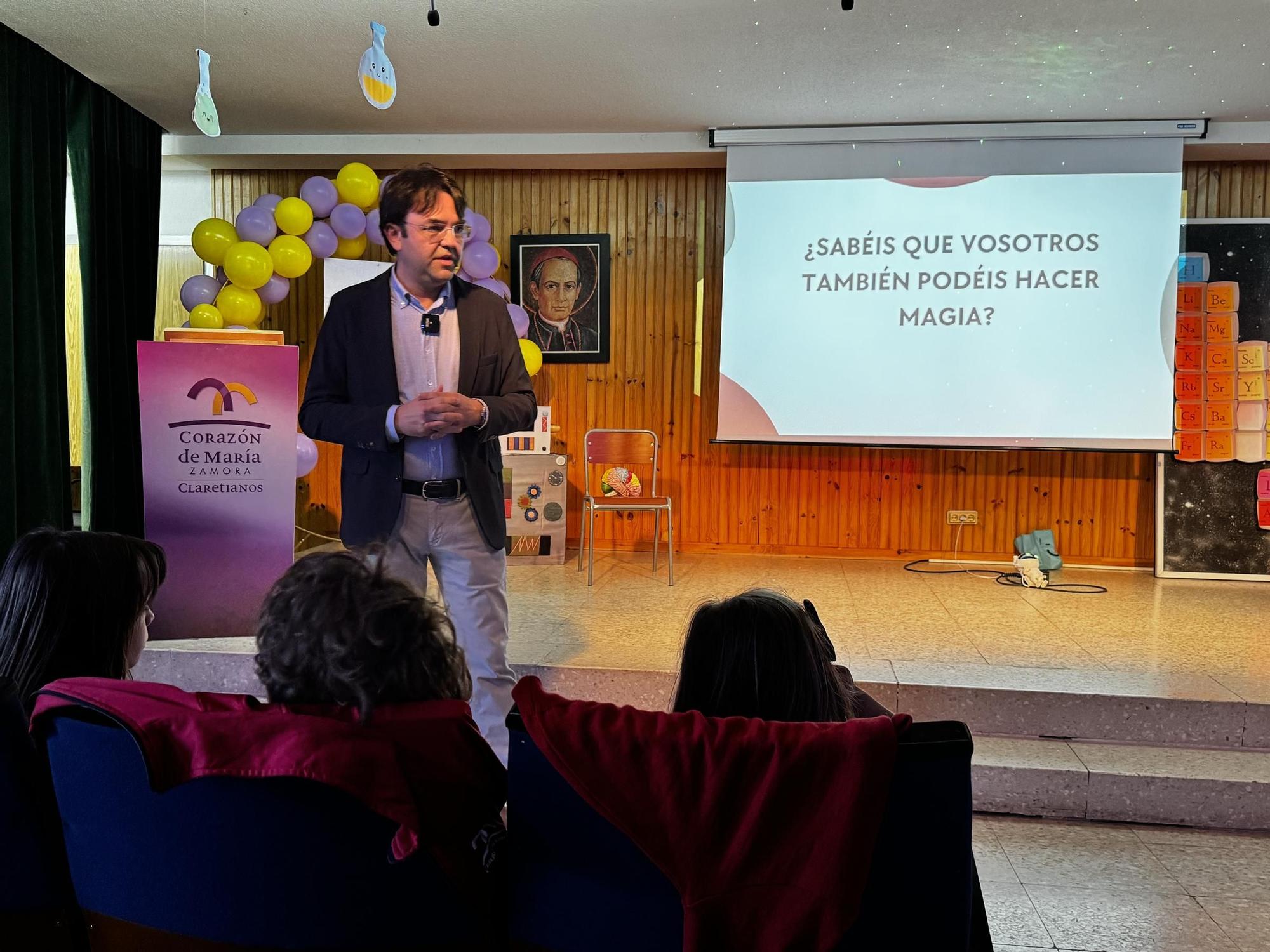 Feria de la Ciencia en el colegio Corazón de María