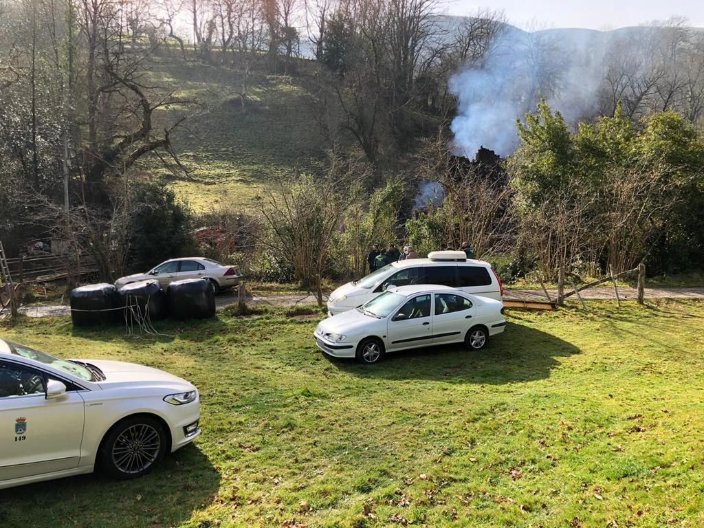 EN IMÁGENES: Las impresionantes fotografías del incendio de la casa de Piloña donde murió una mujer