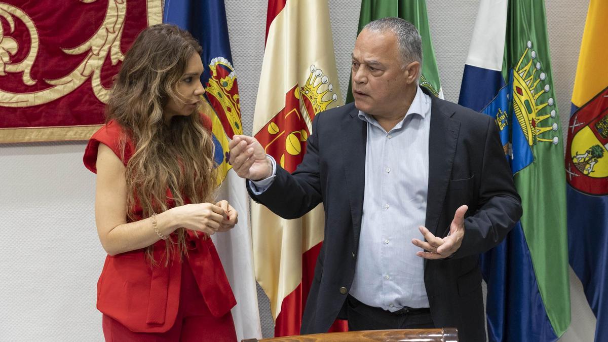 Carmen Aguado y Cosme García en la comisión del Parlamento que estudia la modificación del REF