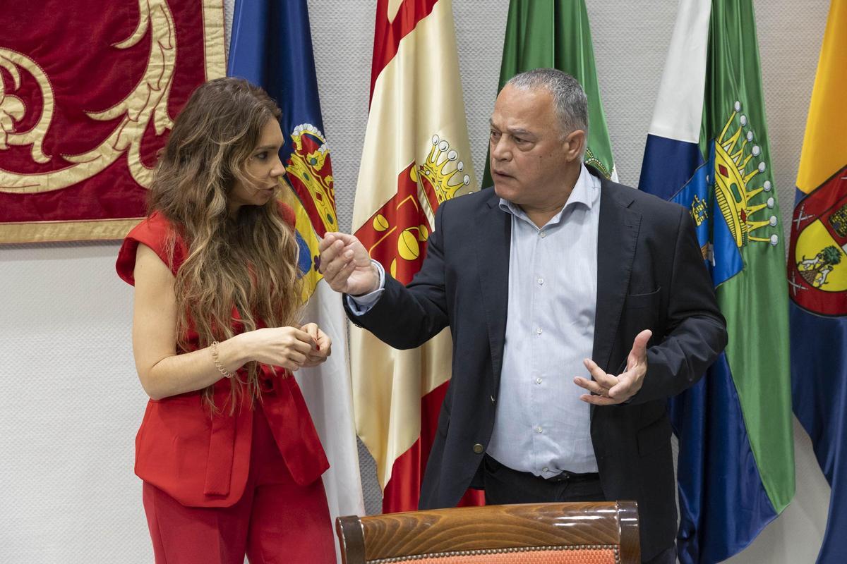 Carmen Aguado y Cosme García en la comisión del Parlamento que estudia la modificación del REF