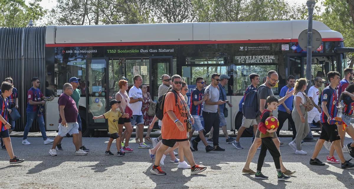 Bus àgil, pàrquings lluny: revisió a la mobilitat del primer partit del Barça a Montjuïc