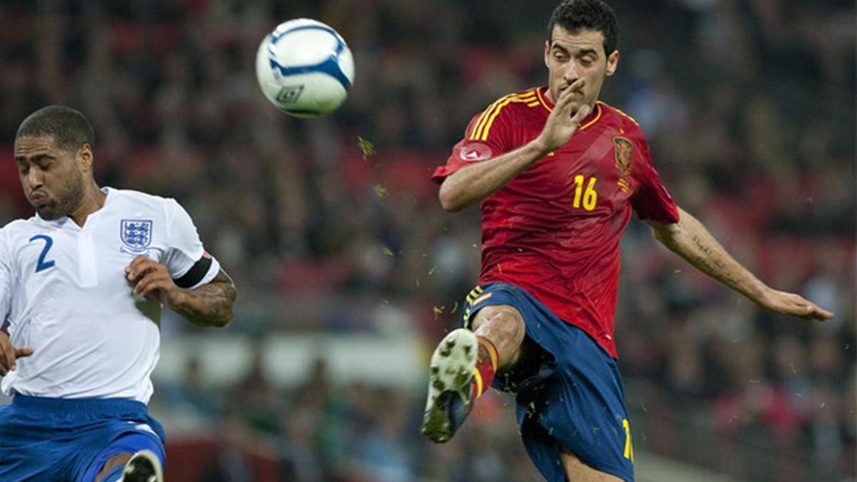 Busquets, en un partido ante Inglaterra en 2011