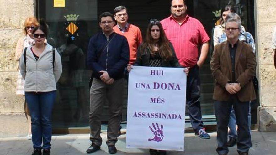 Sagunt rinde homenaje a la última víctima de la violencia machista