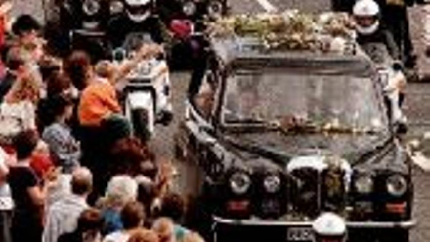 El coche fúnebre de la princesa Lady Di sale a la venta por 168.000 euros