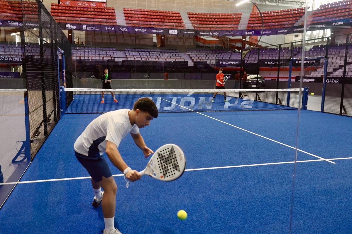 Todo listo en Gijón para disfrutar del mejor pádel internacional (en imágenes)