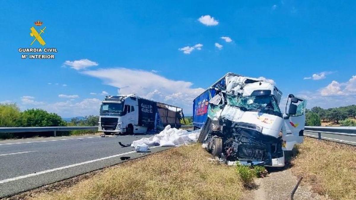 Accidente entre dos camiones, también en la A-66, a la altura de Plasencia, en junio.