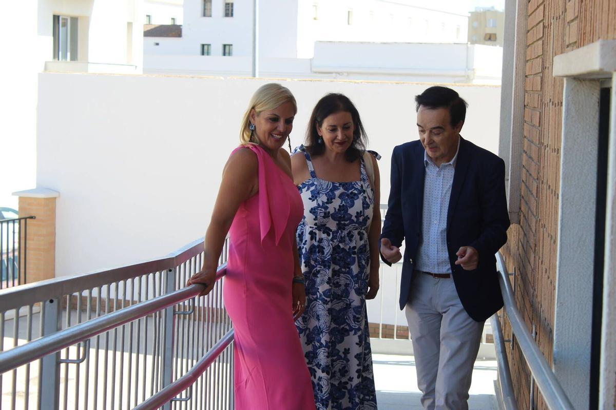 FOTOGALERÍA | La consejera Elena Manzano visita el edifico de Servicios Fiscales de Badajoz tras las obras de accesibilidad FOTOGALERÍA | La consejera Elena Manzano visita el edifico de Servicios Fiscales de Badajoz tras las obras de accesibilidad