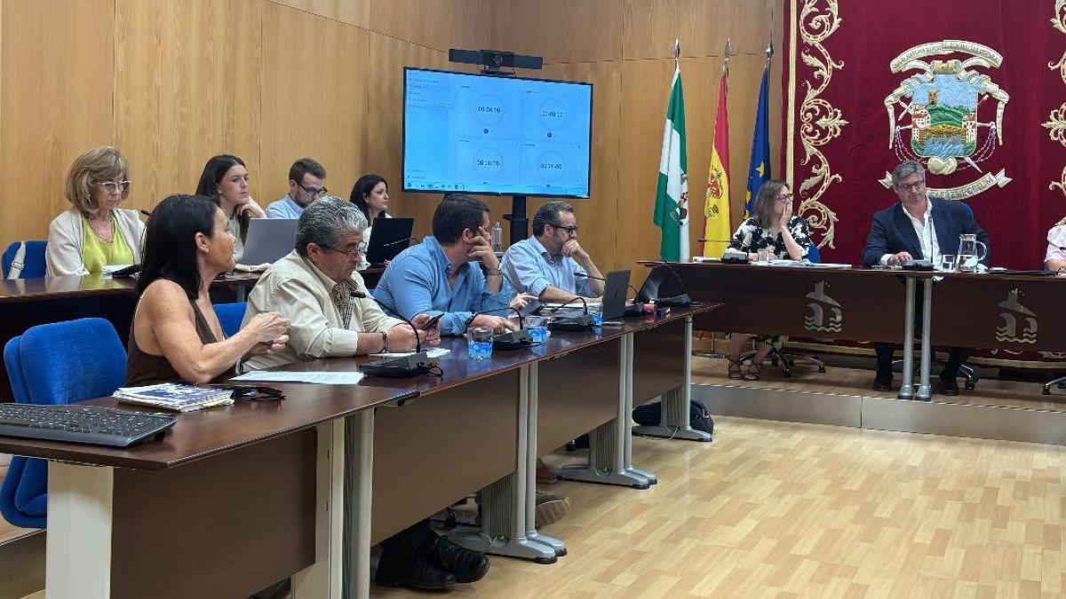 Un momento del pleno de la Corporación municipal de Puente Genil.