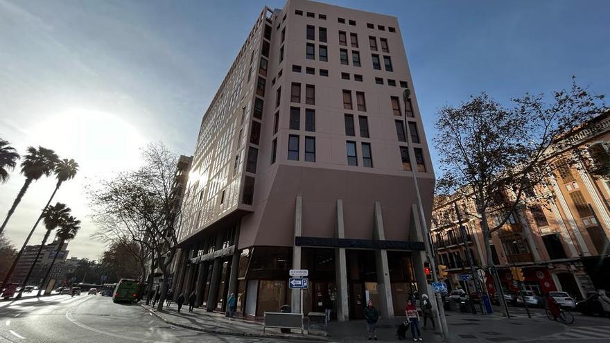 Caixabank cierra temporalmente la histórica oficina bancaria de Sa Nostra en Palma de la confluencia entre las calles Sant Miquel y Avenidas