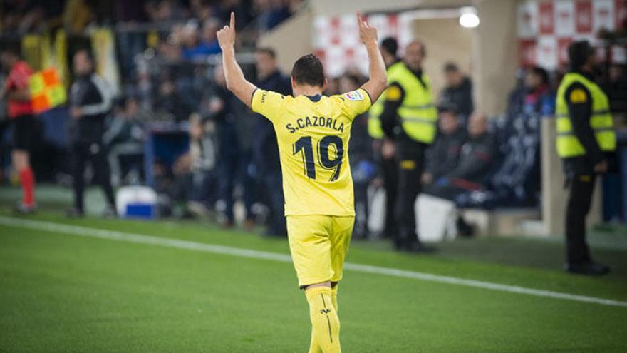 Cazorla festeja uno de los goles que le anotó al Real Madrid.