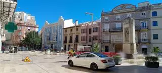 Alzira tala los árboles monumentales de la Plaça de la Constitució que desgarraron los reventones térmicos