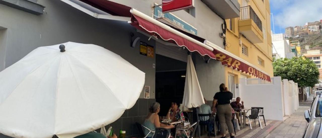 Terraza del bar Oliben, el pasado lunes al mediodía.