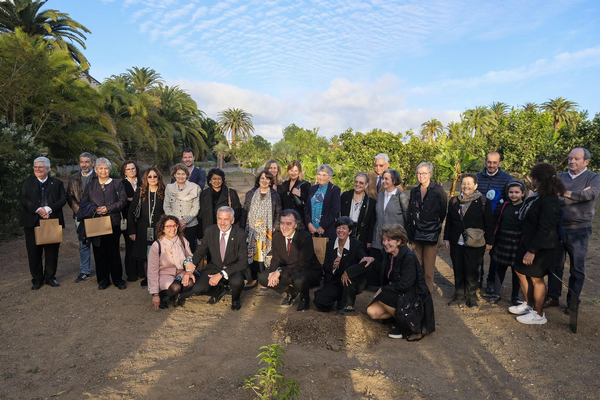 Plantación de 11 árboles por las 11 Doctoras 'Honoris Causa' de la ULPGC