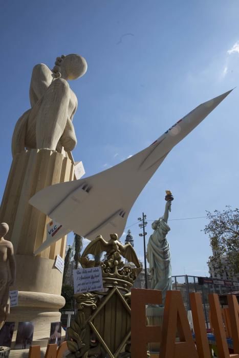 'Fallas en el Mundo', el monumento municipal