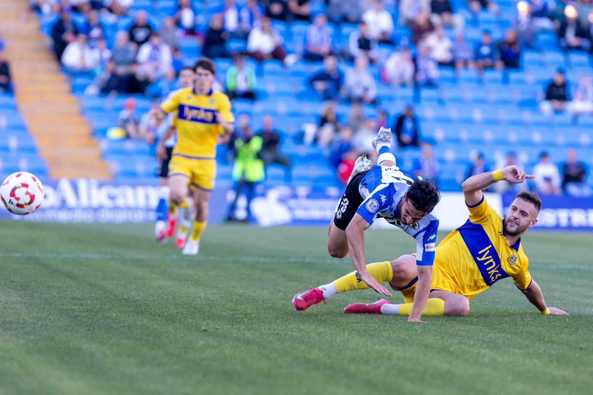 El Hércules derrota al Alcorón con dos goles en la segunda parte