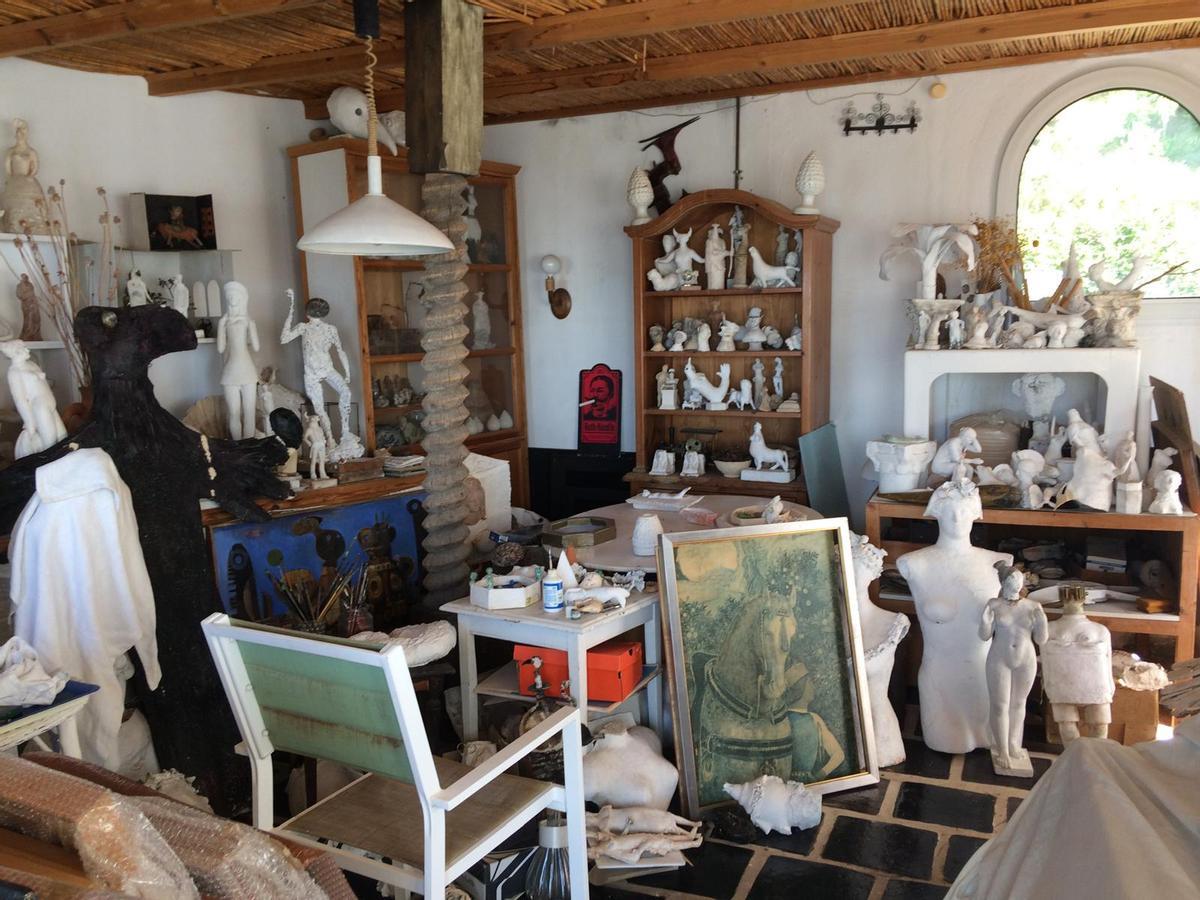 La casa taller de Stefan von Reiswitz, en Málaga capital, conserva esculturas y cuadros del artista, así como de su primer mujer, la pintora Marina Barbado.