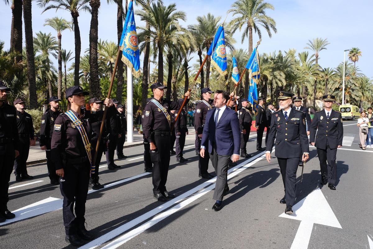El alcalde, el pasado lunes, cuando se cambió el nombre a la calle