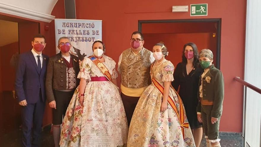 Acto de recepción de las falleras mayores y presidentes (falla Mendizábal).