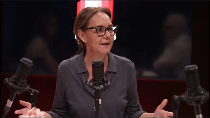 María Dueñas, en el podcast del suplemento ABRIL: "Estoy cansada de que vengan los salvapatrias de la literatura a decir lo que vale y lo que no"