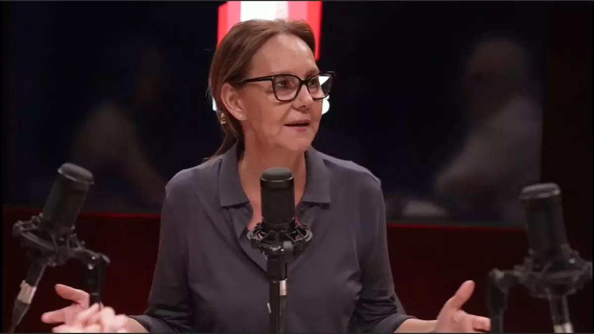 María Dueñas, en el podcast del suplemento ABRIL: "Estoy cansada de que vengan los salvapatrias de la literatura a decir lo que vale y lo que no"
