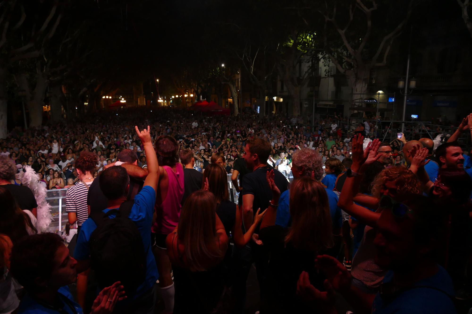 Multitudinari final de festa per celebrar els vint anys d'Acústica