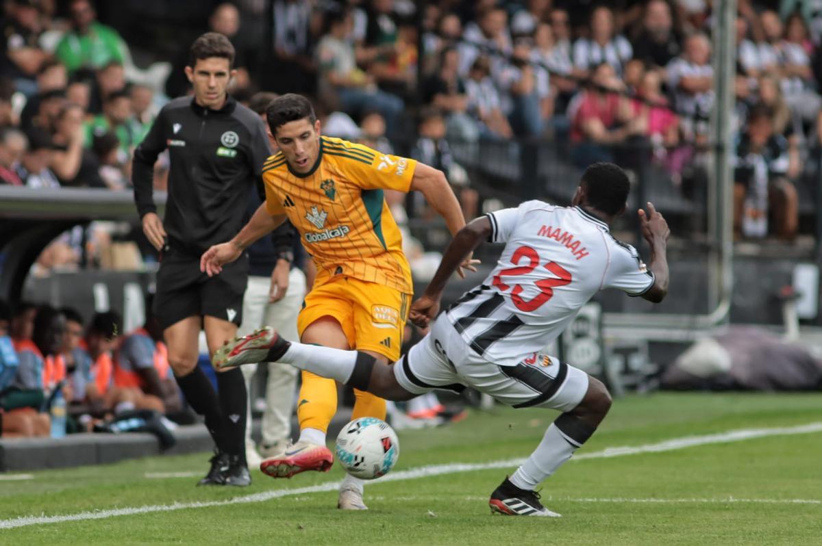 Kenneth Mamah, titular en todos los encuentros con Pablo Hernández