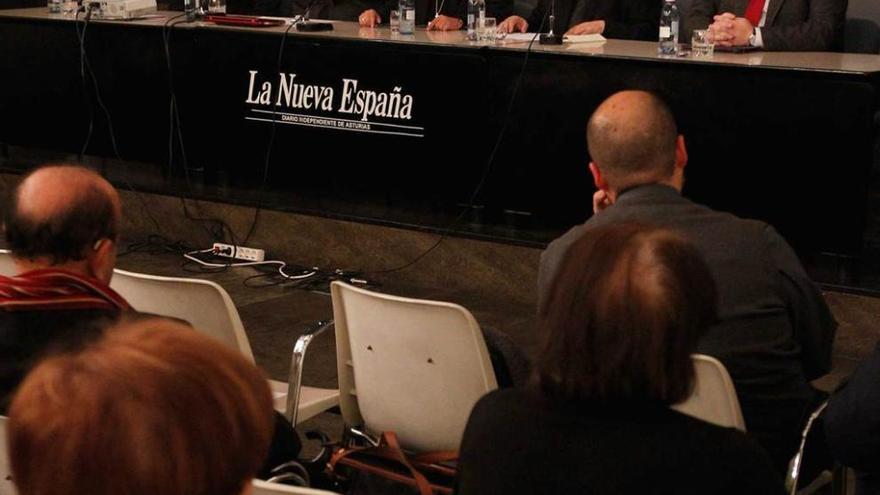 Por la izquierda, José Manuel Viña Gómez, Francisco Javier Suárez Fernández, Jesús Sanz Montes, Luis González Morán y José María Varas Baizán, ayer, en la presentación de los actos del centenario de San Juan.