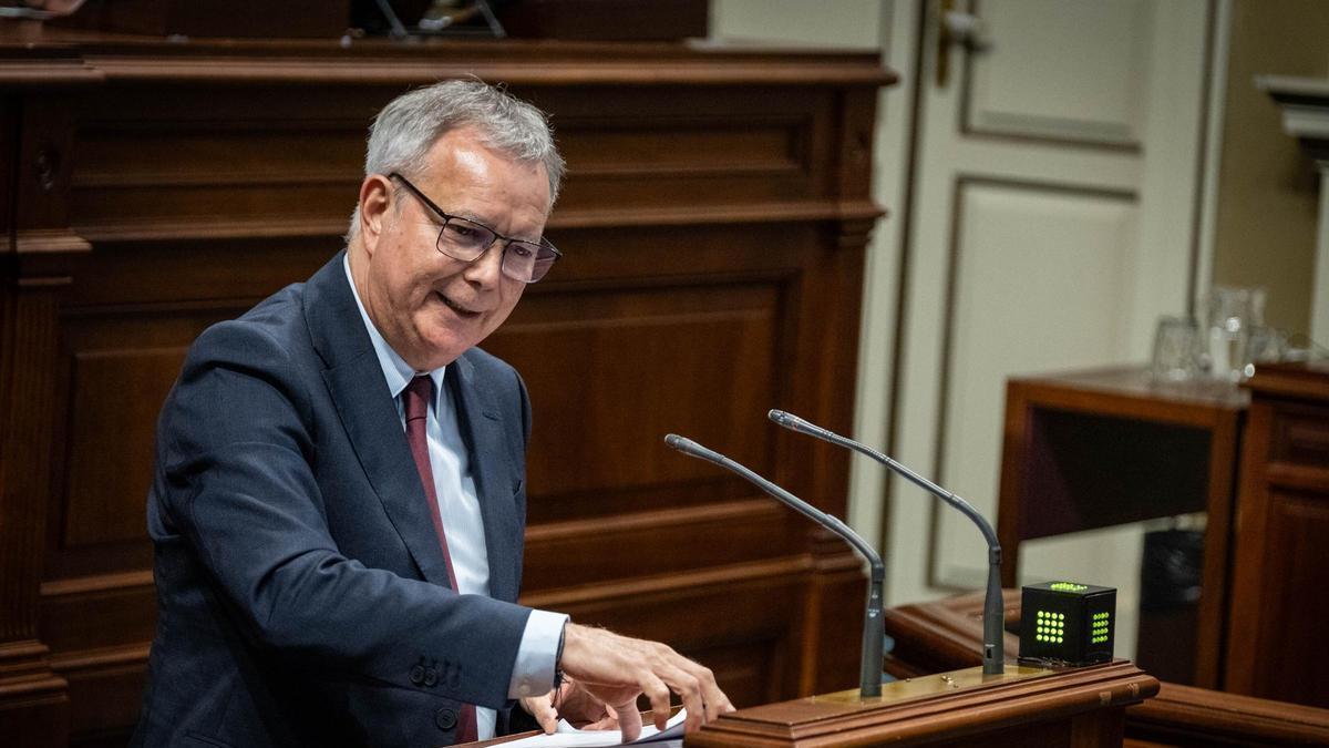“La ausencia de la consejera de Hacienda retrata a un Partido Popular que prefirió obedecer a Feijóo antes que defender a Canarias”