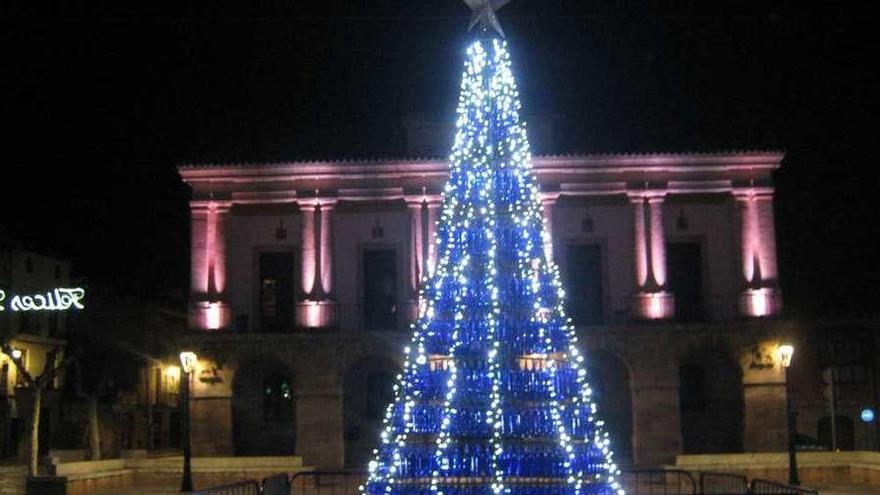 La Navidad llega en forma de árbol y luces a la ciudad