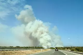 El incendio de Navas de San Antonio (Segovia) sube a nivel 2 y obliga a evacuar Los Ángeles de San Rafael y Las Vegas de Matute
