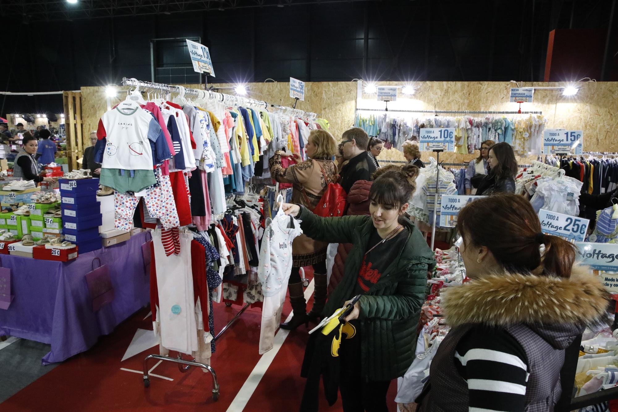 En imágenes: La feria de stocks de Gijón vuelve a abrir sus puertas